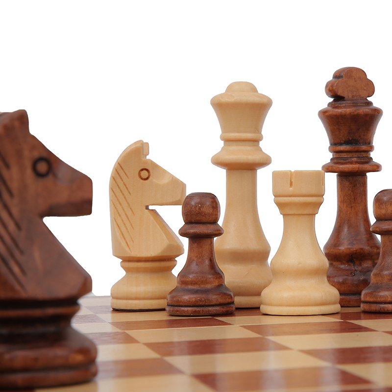 32 Pieces Wooden Chess King He - Magnetic Travel Chess recension och pris